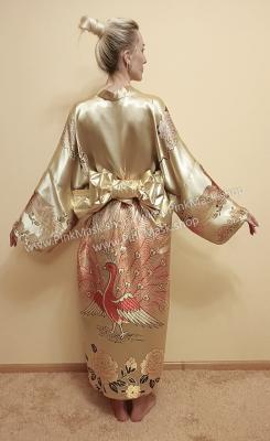 Японка. Японский халат. Кимоно